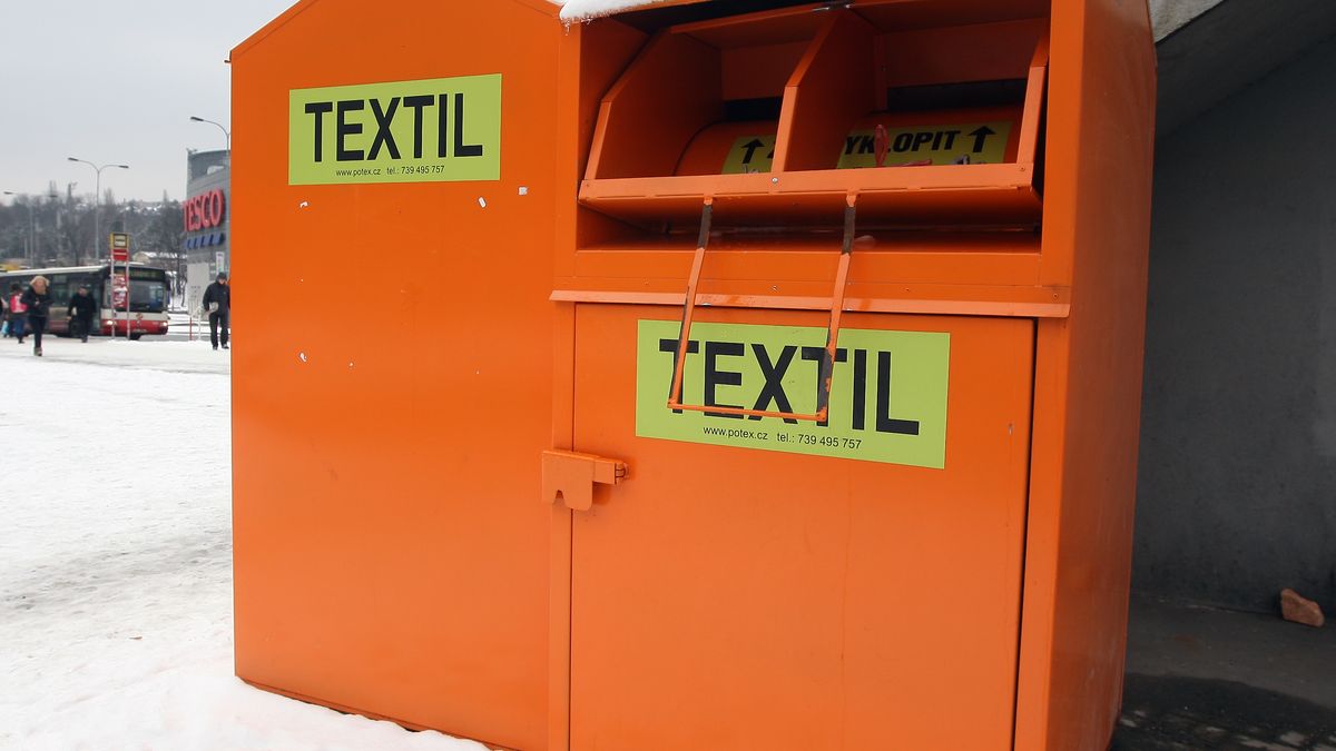 Přibude oranžových kontejnerů, obce začnou povinně odebírat textil